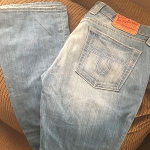 Light wash Lucky brand jeans.. slight bootleg